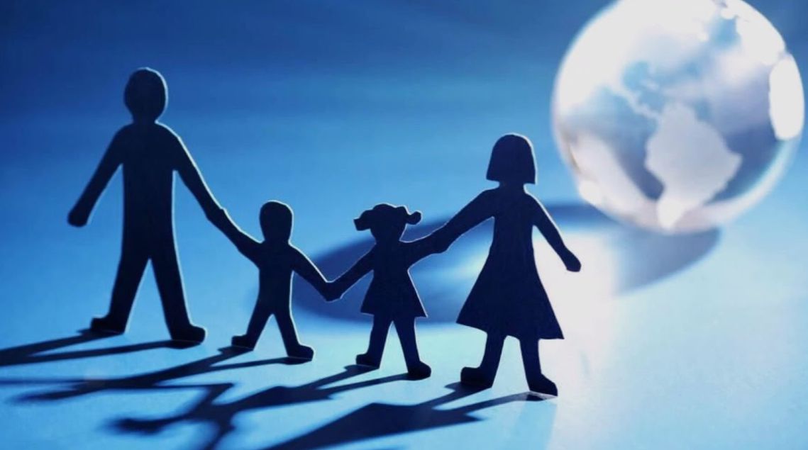 الأم… بين إرث التربية ومسؤولية مواكبة العصر